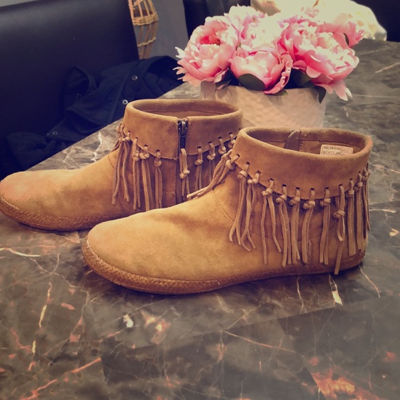 UGG Shoes - Ugg fringe boots
